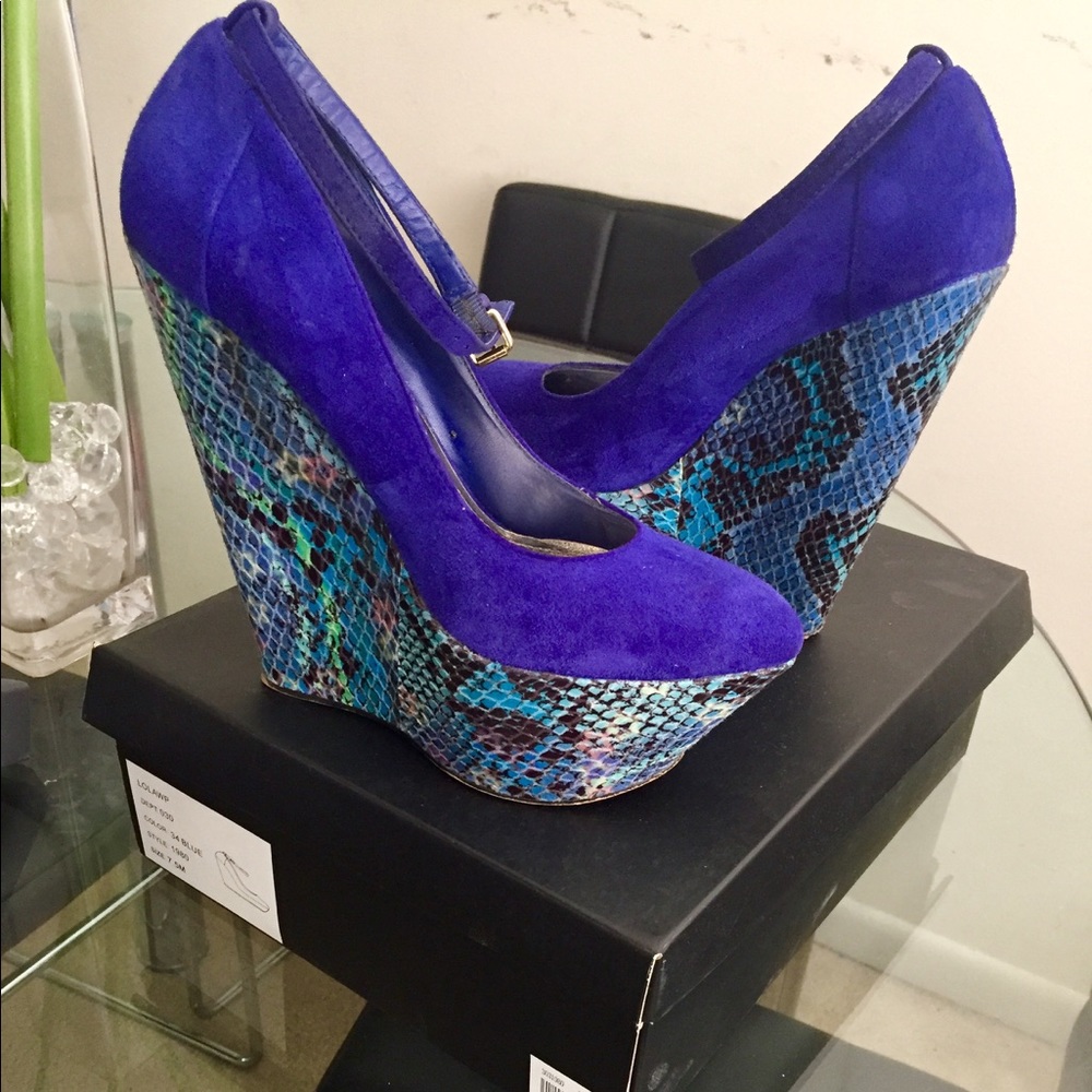 Suede wedge shoes